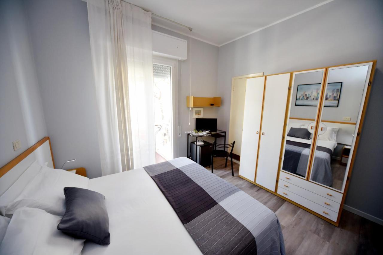 Hotel Mirabella Риччоне Экстерьер фото