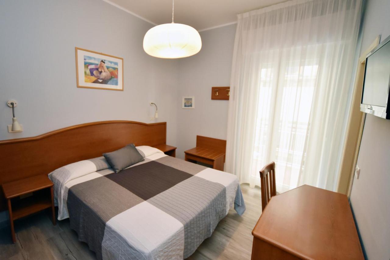 Hotel Mirabella Риччоне Экстерьер фото