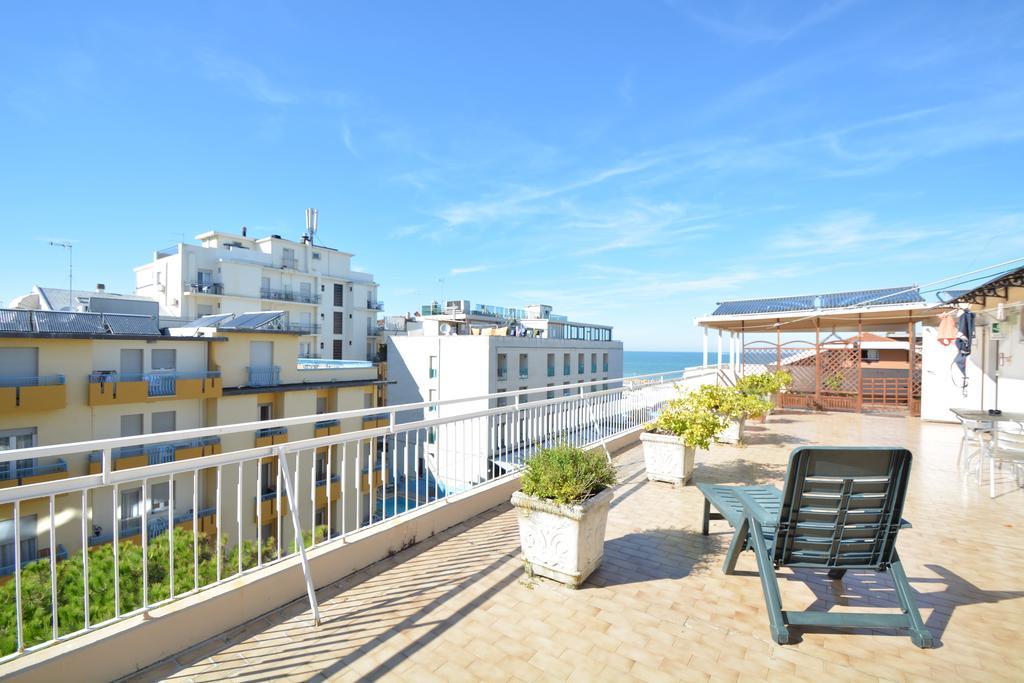 Hotel Mirabella Риччоне Экстерьер фото